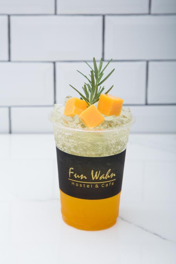 Funwahn Hostel And Cafe شيانغ ماي المظهر الخارجي الصورة